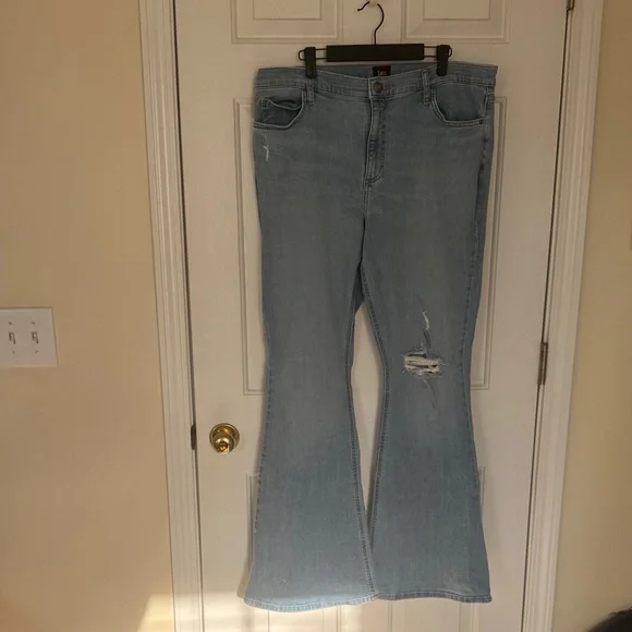 Lee Women's Light Blue Flare Jeans with Distressed Knee - Picture 1 of 4